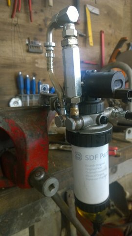 Support de filtre avec pompe et limiteur