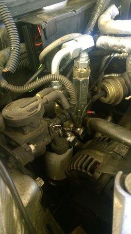 Pompe dans le compartiment moteur