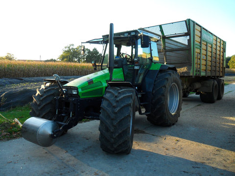 Deutz-Fahr_AgroStar_6.38.jpg