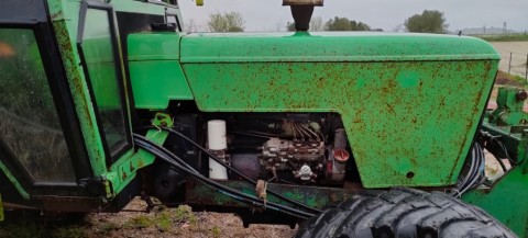 deutz coté droit capot.jpg