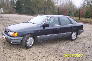 ça c'est une ford scorpio V6 2L9 4X4 188CH mecanique indestructible model peu connu mais pour moi c'est une des meilheurs voitures qui existe