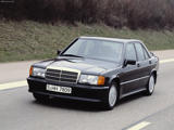 et là c'est une petite mercedes 190E 2.0L 126CH mais encore là mecanique increuvable ele a 400000KM  joint de pompe a eau changer et elle démare au quart de tour voila