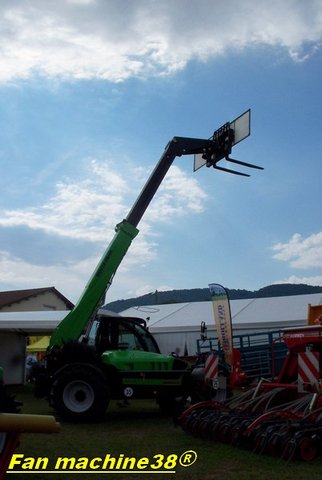 Deutz-Fahr Agrovector 35.7.jpg