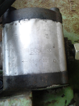 0510515327<br />Pompe hydraulique simple Bosch