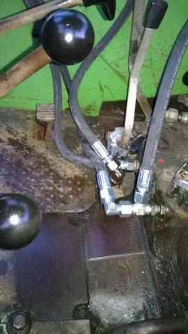 le connexion hydraulique.