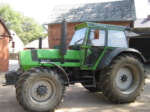 Tracteur Deutz-Fahr DX 140 04 09 1980.jpg