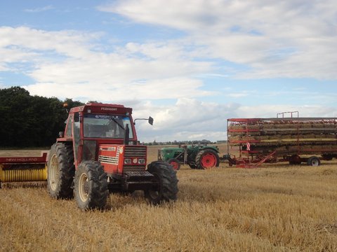 MICKAEL 27110 - Du pressage en Fiat mais du ramassage en Deutz !