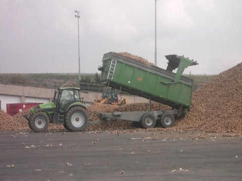 le deuxiéme agrotron 155 et benne record 18T
