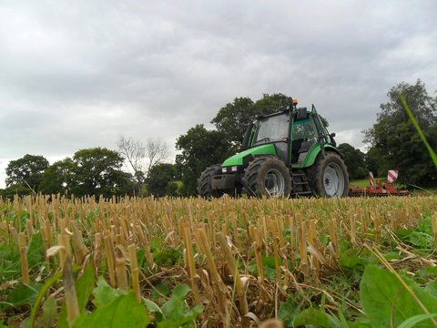 4.90 : 4.90, l'Agrotron sort les dents