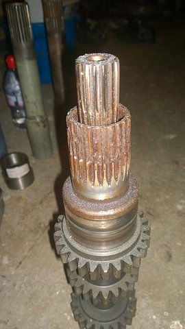 voila se qui arrive quand c'est trop tard et que quelqu'un est passé souder un manchon de synchro pour éssayé de récupéré un restant de cannelure