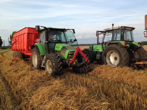 equipe de vert a la moisson.jpg